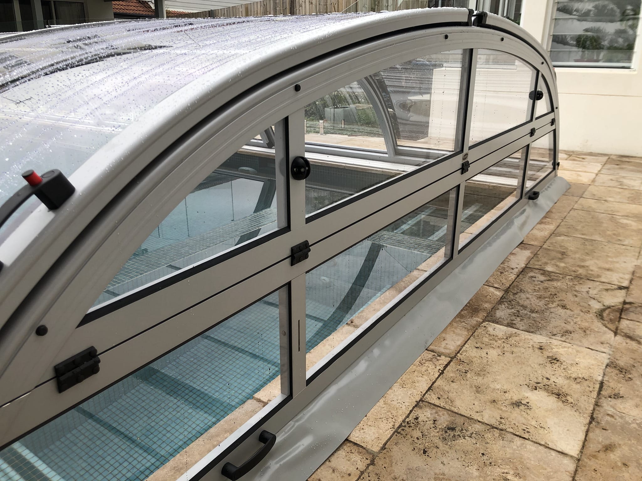 clapper-pool-enclosure-feature-aus pool covers5