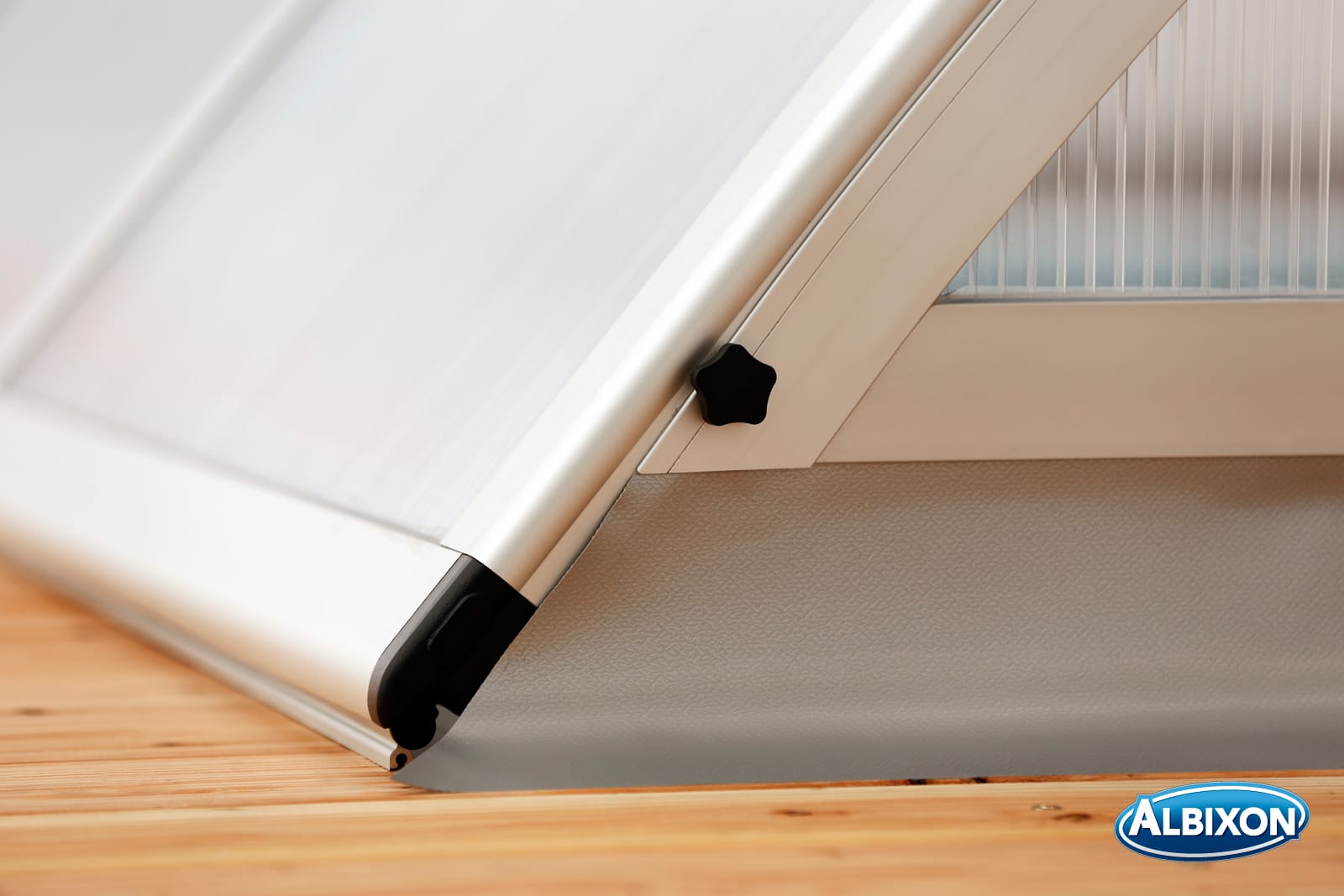 enclosure-details-bottom-raised-edge-pool covers-sydney-australia00