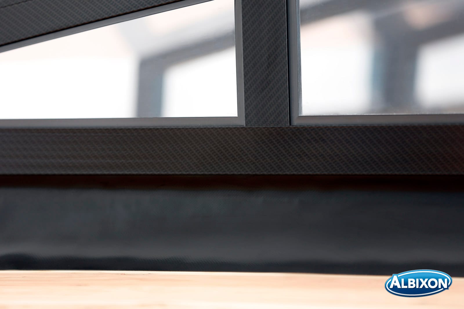 enclosure-details-bottom-raised-edge-pool covers-sydney-australia2